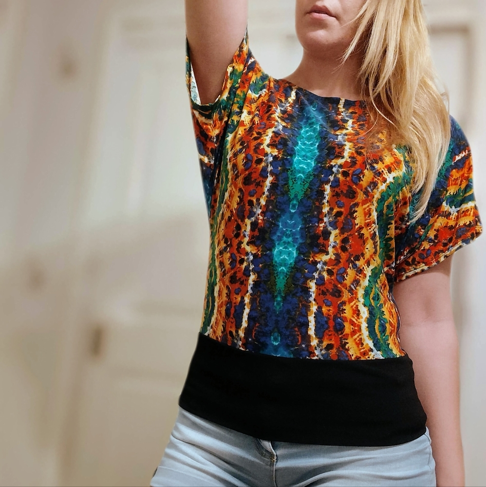 NWOT Luna Tiks Vibrant Women's Blouse Sz Small